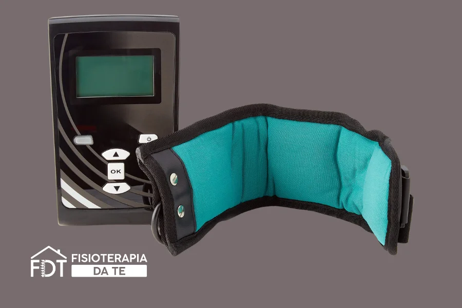 Dispositivo portatile per magnetoterapia con fascia applicatore e display