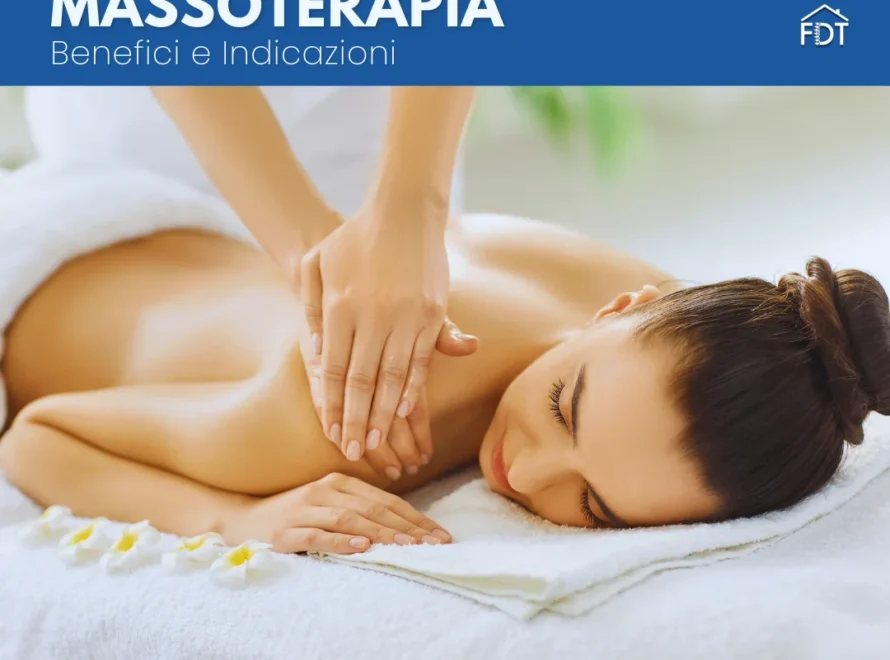 Massaggio terapeutico rilassante sulla schiena di una donna in centro benessere