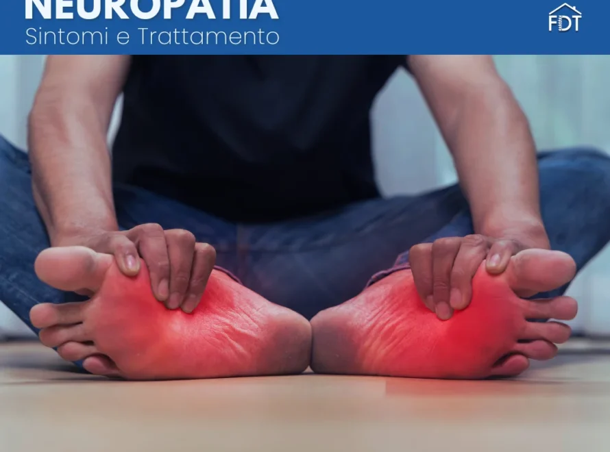 Paziente con neuropatia periferica durante seduta di fisioterapia per trattamento sintomi formicolio piedi.