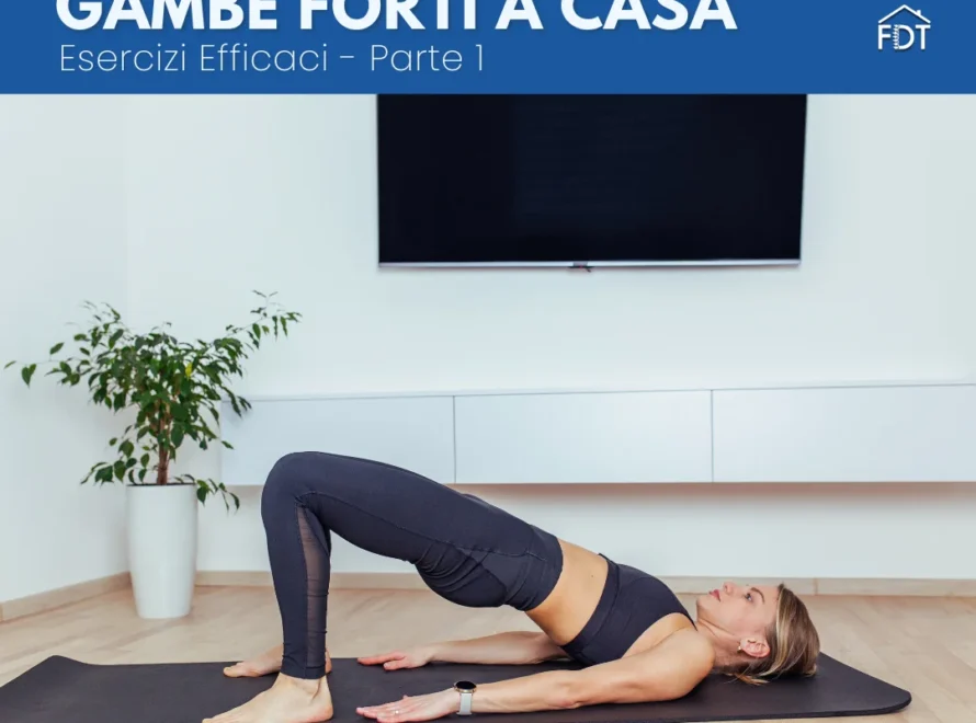 Donna esegue esercizio ponte per glutei su tappetino in soggiorno